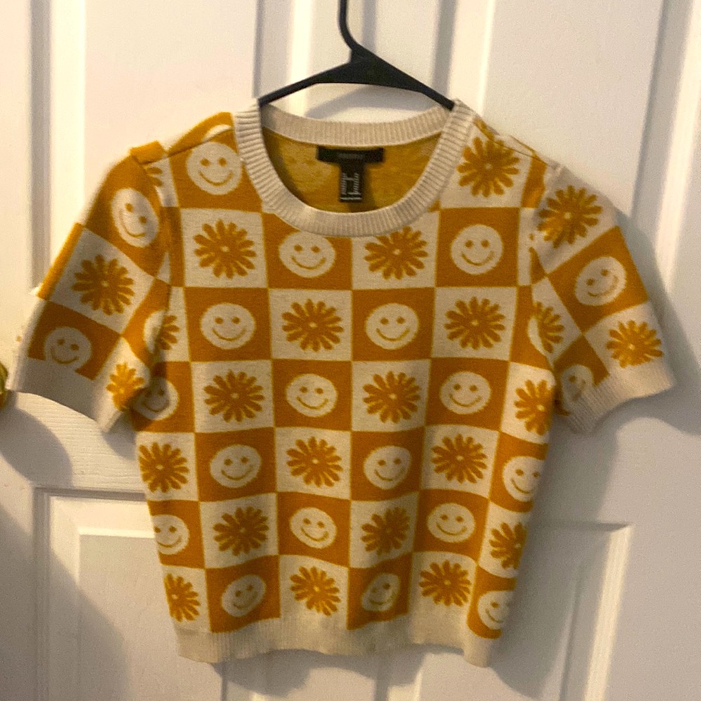 Smiley patterned yellow knitwear, preppy/retro very warm